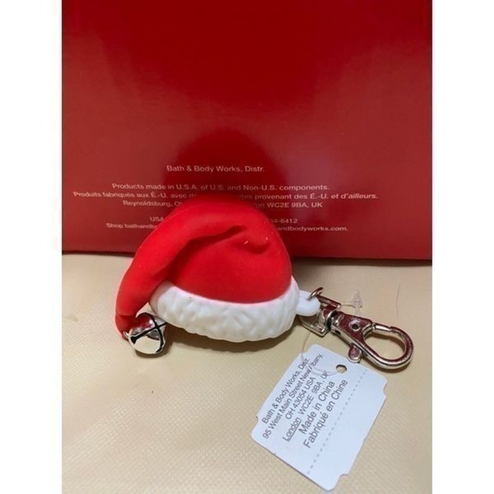Bath and body works santa‎ key chain